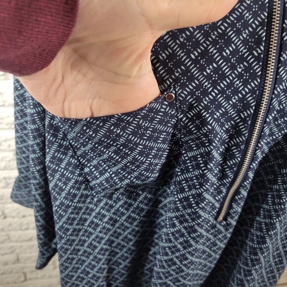 Catherines Plus Size 2X Blue Geometric Top 3/4 Sleeve Quarter Zip GEO58XE - Picture 6 of 9